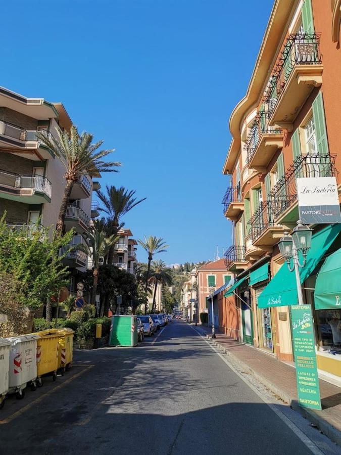 Casa Margherita, Centrale A Due Passi Dal Mare Bordighera Exterior photo